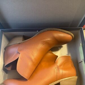 Women's Tan Ankle Boots